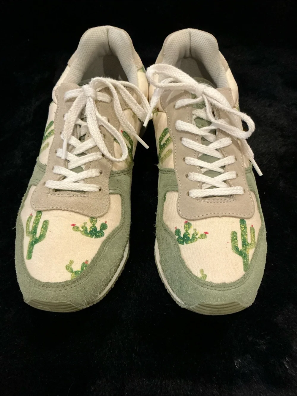 inkkas Prickly Jogger Green and Cream Cactus Print Sneakers W 12, M 10